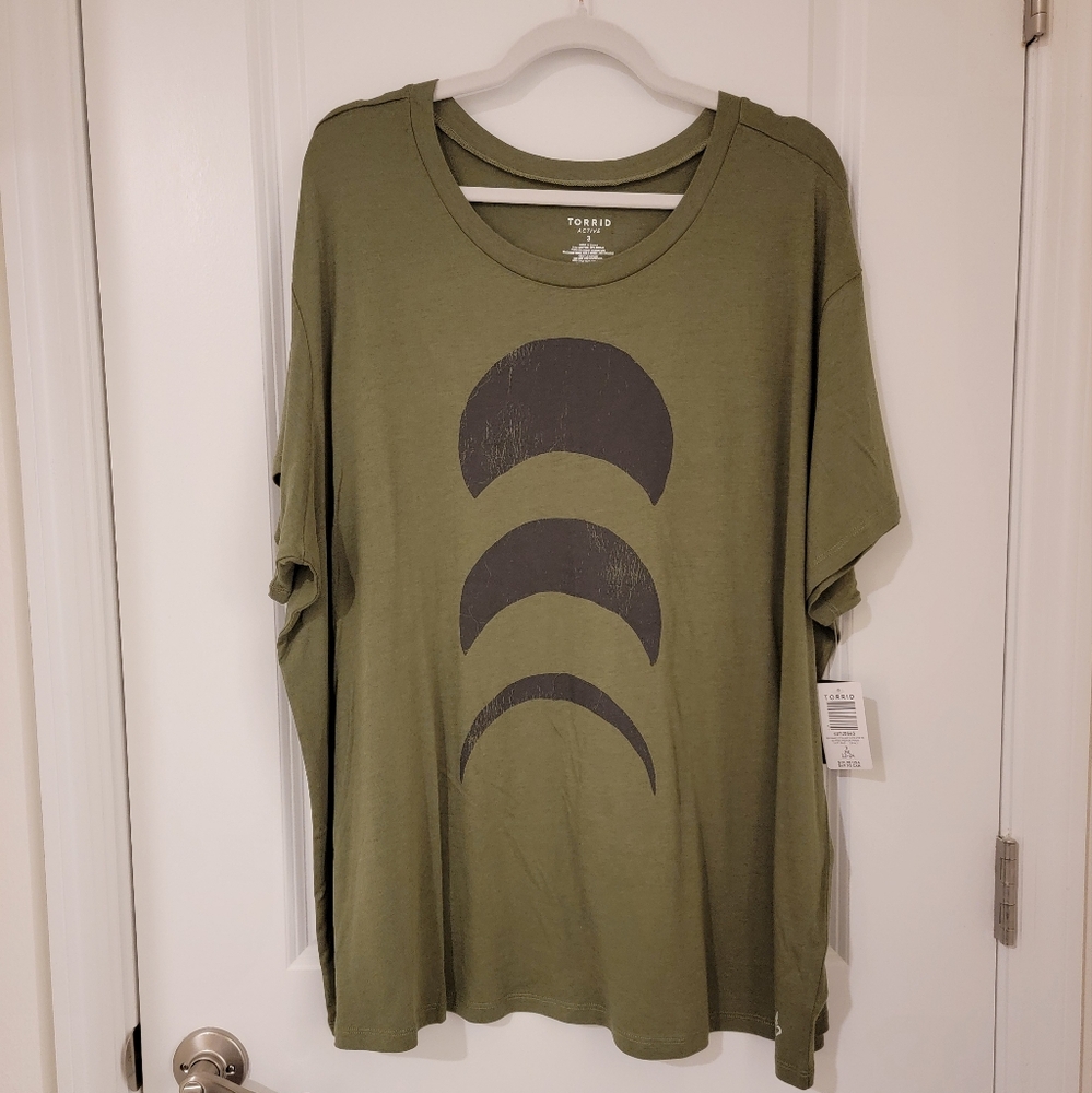 Torrid NWT Active shirt